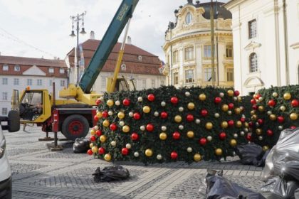Pregatiri pentru sarbatori bradul de Cratun in Sibiu
