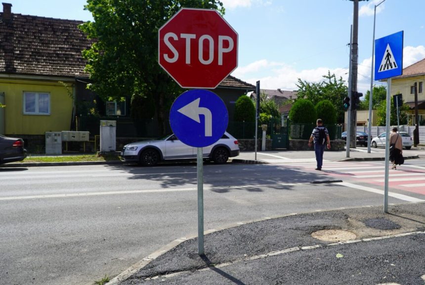 Primaria cauta firma pentru inlocuirea indicatoarelor rutiere