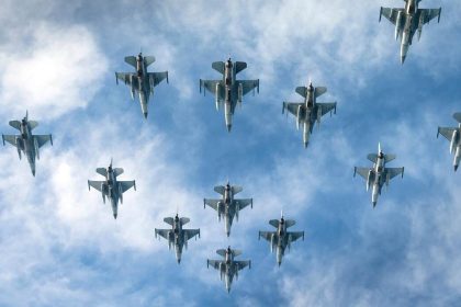 Romania achizitioneaza 18 avioane F 16 din Olanda