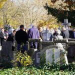 Sambata Mortilor la Sibiu Mii de oameni cu flori