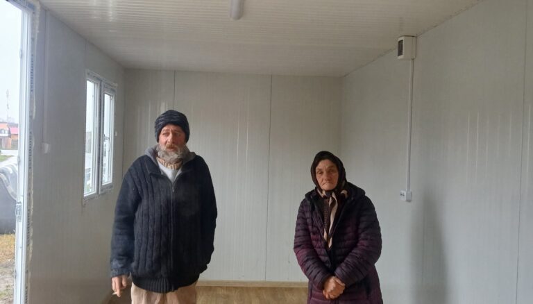 Solidaritate la Ocna Sibiului localnicii au cumparat un container