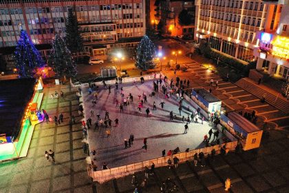 Start oficial al sarbatilor la Medias iluminat festiv si patinoar
