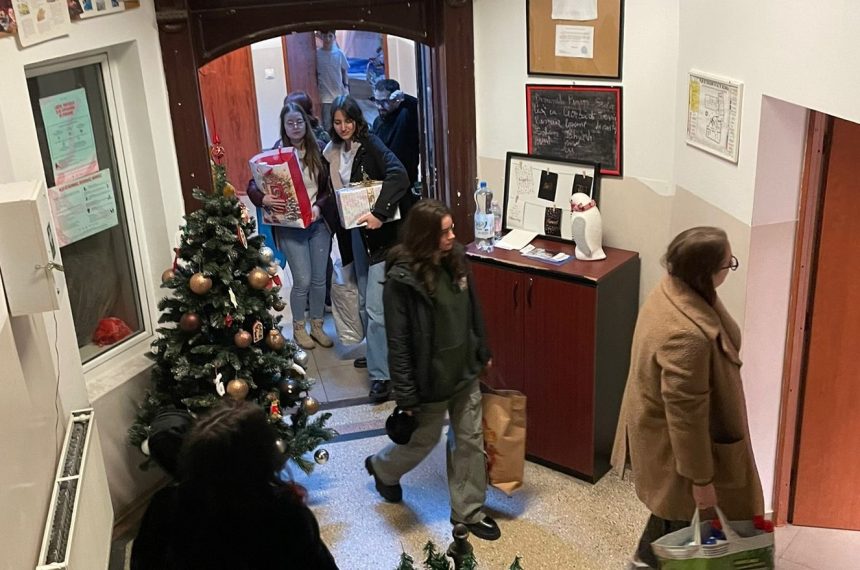 Studenii mediciniti din Sibiu adun donaii pentru copii