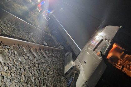 TIR scapat de sub control oprit la Apoldu de Jos