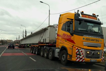 Transport agabaritic grinzi urias se la Sibiu pentru viaductul Boita