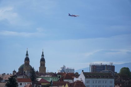 Un avion zboara timp de 6 ore peste Sibiu