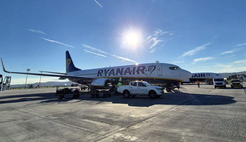 Zboruri din Cluj deviate spre Sibiu avion Ryanair blocat