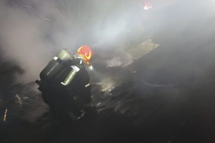 incendiu devastator in avrig la 3 dimineata flacari imense pe acoperis