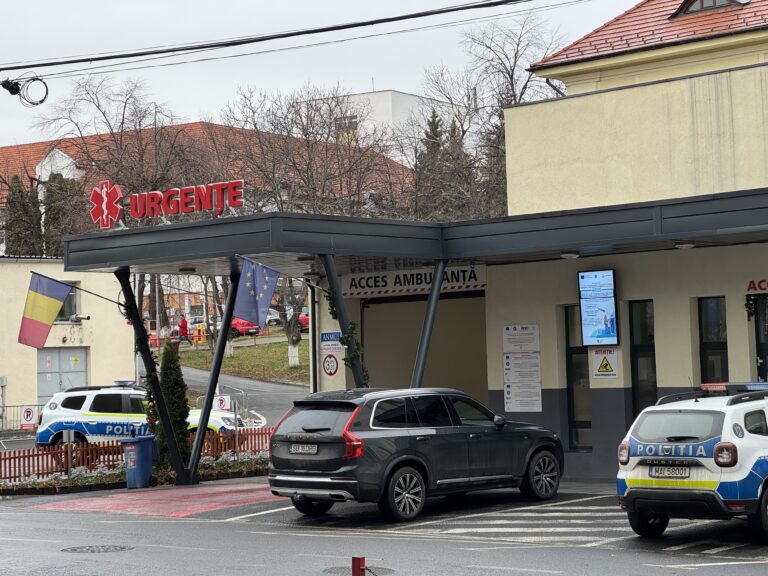 Accident cu 3 masini la Arpasu de Sus doi raniti