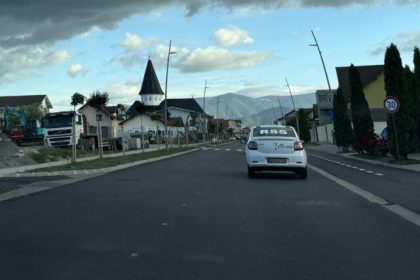 Accident in Selimbar sofer beat a intrat intr un stalp