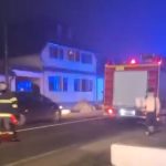 Accidentul de la Brateiu 10 persoane la spital dupa ce un microbuz a lovit o casa video