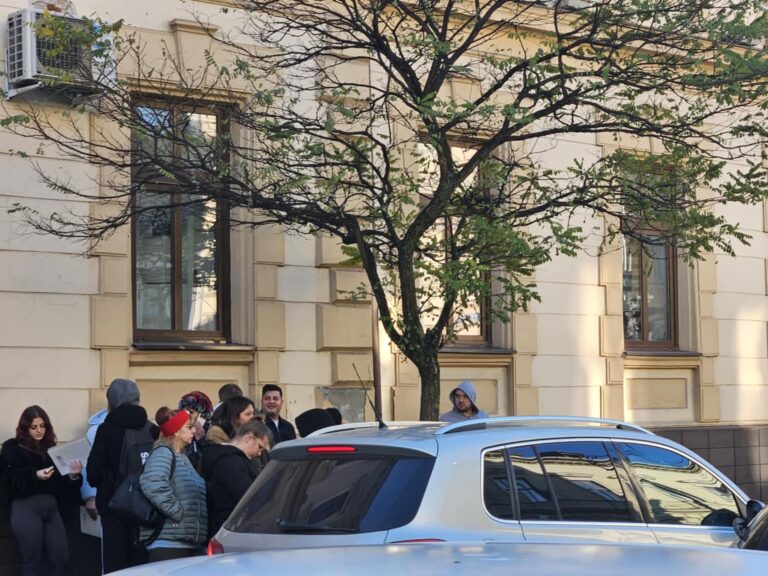 Activitatea la pasapoarte si permise suspendata temporar