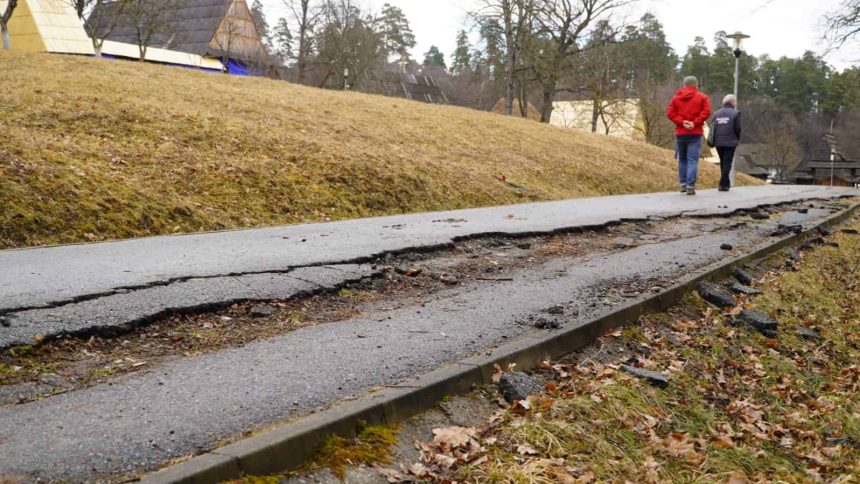 Aleile Muzeului in Aer Liber necesita consolidare serioasa