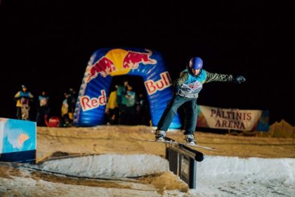 Arena Jib 2025 Rideri exceptionali si spectacol nocturn la Paltinis