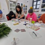 Arta care vindeca pacienti creeaza ornamente de craciun