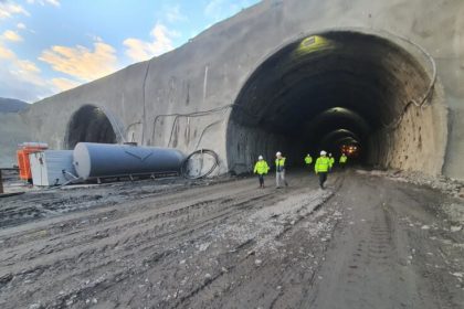 Autostrada Sibiu Pitesti avanseaza al 4 lea tunel autorizat