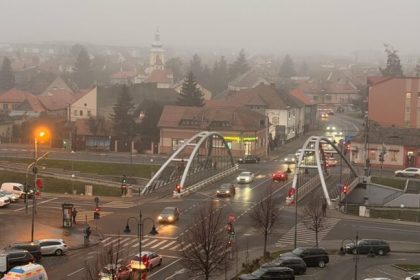 Avertizare de ceata densa pentru luni seara