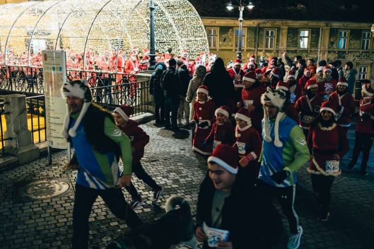 Cea mai vesela cursa din Sibiu Mos Craciun din toata tara vin la Marea Mosmondeala