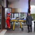 Cei 7 oameni sub tavanul prabusit se simt bine