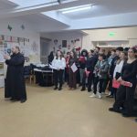 Daruri si emotie tinerii din Cisnadie au colindat copiii de la Neurologie Pediatrica Sibiu