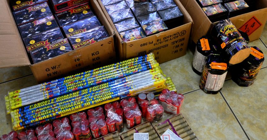 Doi barbati din Sibiu cercetati pentru petarde online