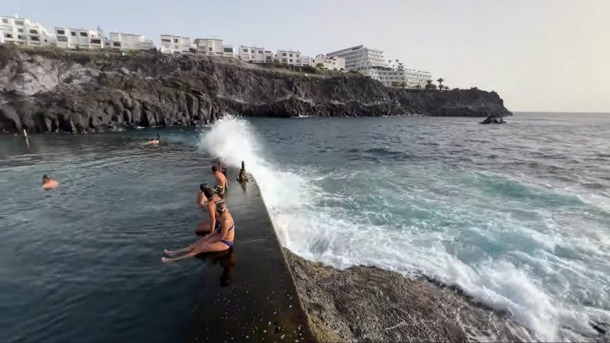 Doi romani au murit in Tenerife din cauza unui val urias