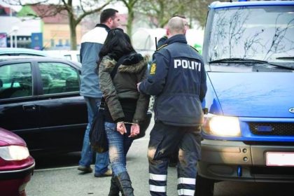 Femeie agresata in fata poliiei din Cisnadie