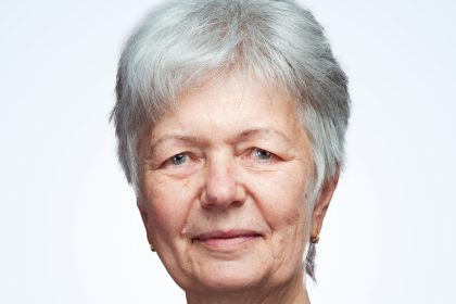 Fosta inspectoare scolara Christine Manta Klemens decorata cu Crucea de Merit a Germaniei