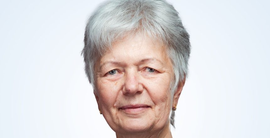 Fosta inspectoare scolara Christine Manta Klemens decorata cu Crucea de Merit a Germaniei