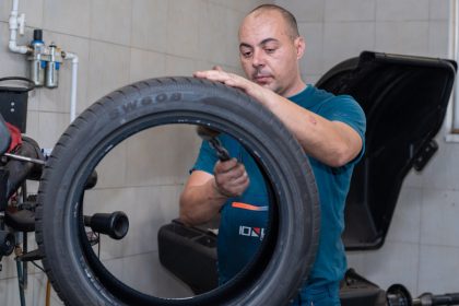 IONY te pregateste pentru iarna reduceri acumulatori si anvelope 31 gratuit