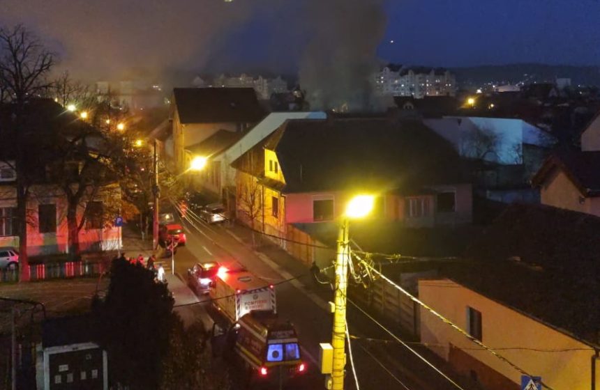 Incendiu puternic la Sibiu langa o scoala