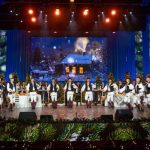 Junii Sibiului cuceresc Capitala cu colinde si traditii