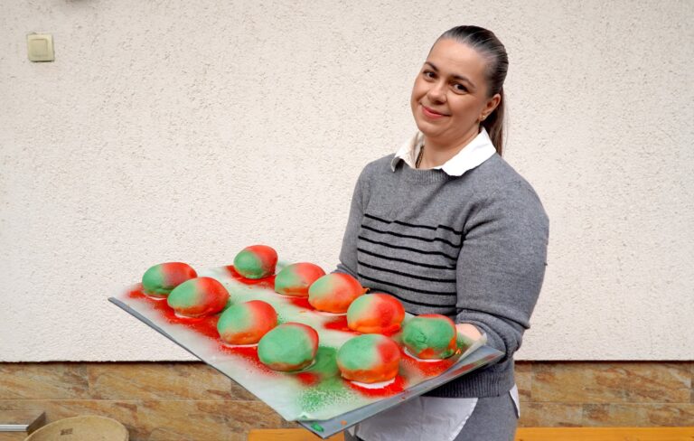 La Silvana Bakery coada mare la deschidere in Sibiu Prajiturile epuizate in mai putin de o ora foto video