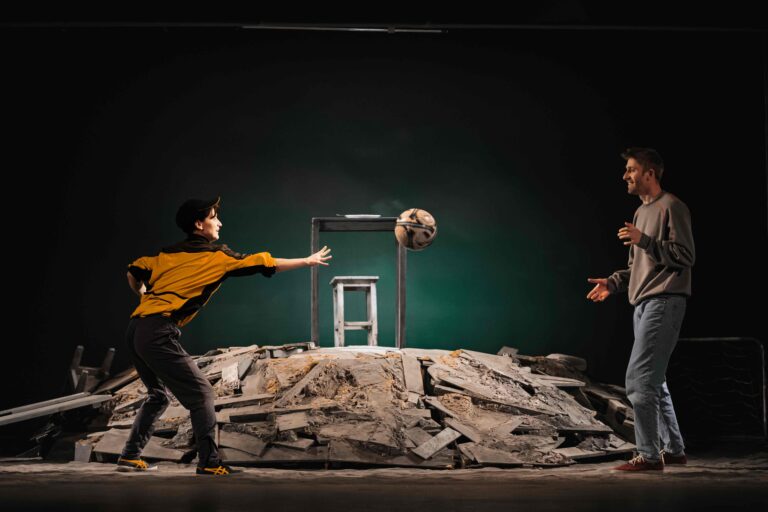 Lume fara razboaie Spectacol SOLD OUT la Teatrul Gong