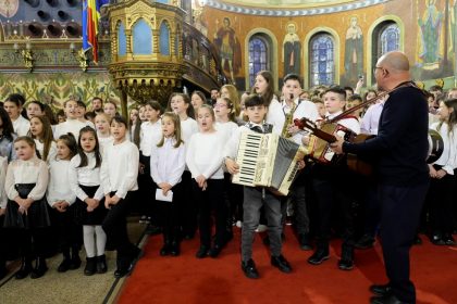 Magia Craciunului in Catedrala din Sibiu colindatori