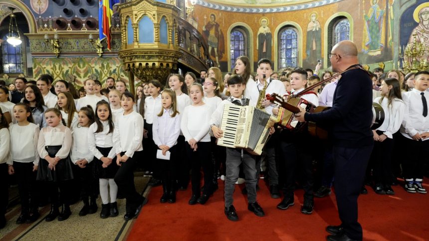Magia Craciunului in Catedrala din Sibiu colindatori