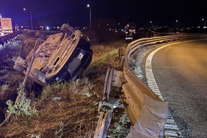Masina rasturnata pe A1 langa Sibiu foto
