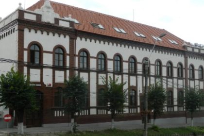 Medieseanul care si a amenintat mama a fost arestat