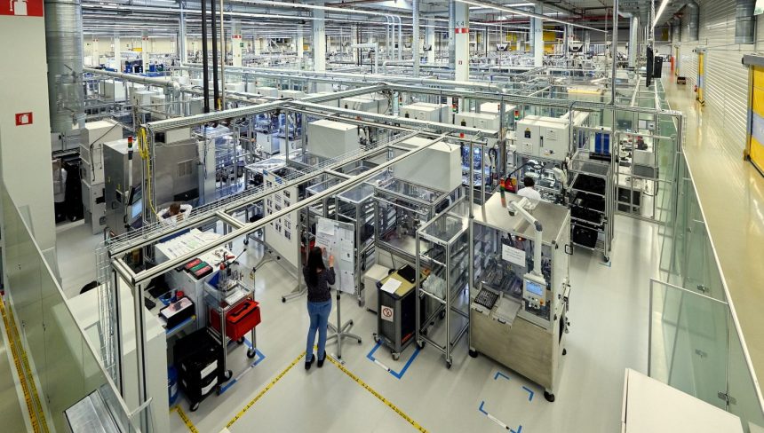 O mare companie face restructurari masive in Romania