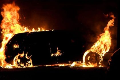 Piroman trimis in judecata pentru incendierea unui BMW