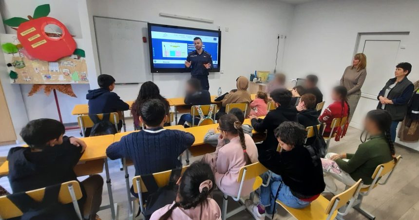 Politistii sibieni intalnire cu elevii actiuni anti violenta si droguri