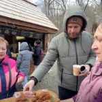 Pomana portcului la Muzeul Astra vizitatori incantati