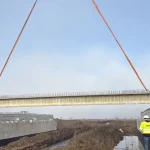 Prima grinda montata pe Lotul 2 al autostrazii Sibiu Fagaras stadiul lucrarilor video