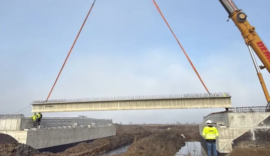 Prima grinda montata pe Lotul 2 al autostrazii Sibiu Fagaras stadiul lucrarilor video