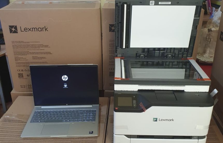 Primaria Medias distribuie echipamente IT in scoli