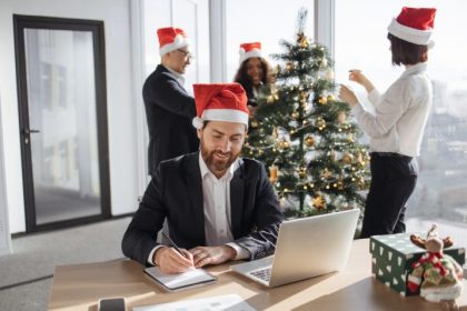 Primele angajatilor de stat in 2025 Sume mari pentru unii tichete mici pentru altii