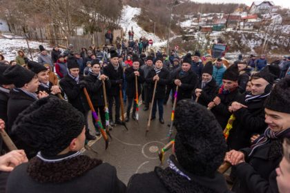 Sadu sarbatoreste Craciunul cu traditii si distractie