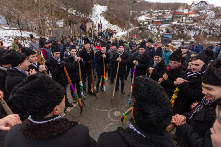 Sadu sarbatoreste Craciunul cu traditii si distractie