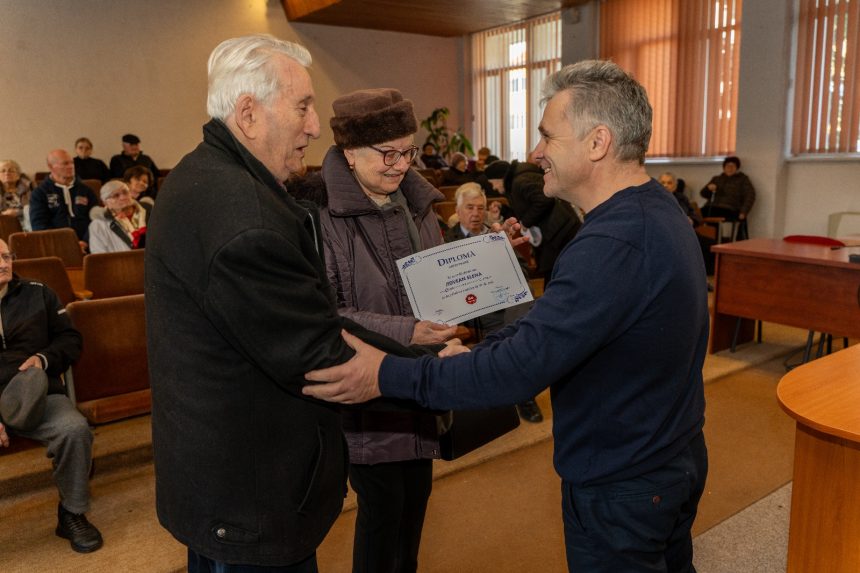 Sala Mare a Primariei Medias emotie la 80 de ani