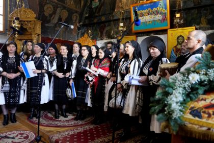 Satul sibian unde colindele au revitalizat comunitatea Festivalul din Sasau
